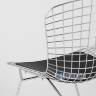Bertoia хромированный металл с черной подушкой из экокожи